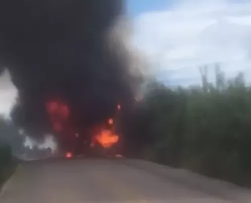 Ônibus com 62 passageiros vindos de São Paulo pega fogo na PE-320, entre Calumbi e Serra Talhada
