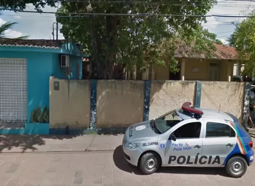 Homem esfaqueia ex-companheira e advogado dela por causa de medida protetiva.