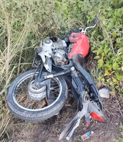 Colisão entre carro e moto deixa um homem morto na PE-95, em Cumaru