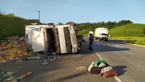 Acidente registrado na BR-101, em Escada; motorista ficou ferido