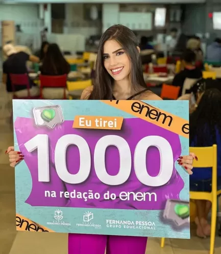 Aluna nota mil na redação do Enem é aprovada em Medicina na UFPE
