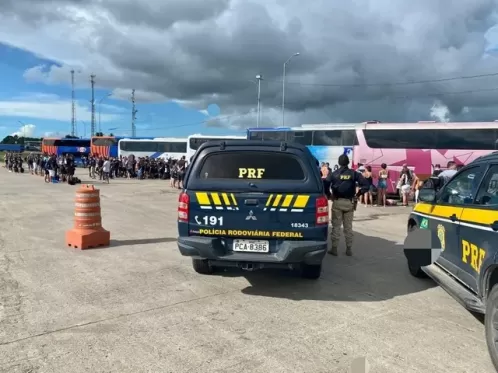 Foragidos são presos em ônibus da torcida do Ceará