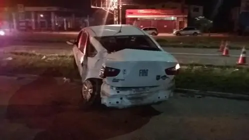 Acidente de carro deixa três pessoas feridas e interrompe o fluxo de ônibus na BR 101 em Igarassu