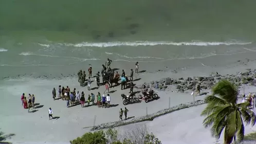 Paramotor cai no mar em Itamaracá; filho morre e pai fica ferido