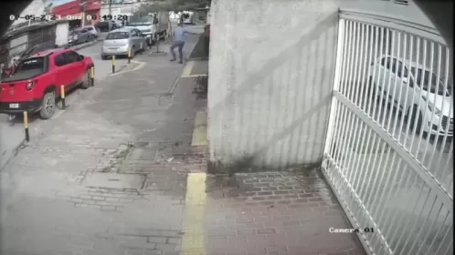 Mãe e filha são mortas na entrada de prédio onde moravam