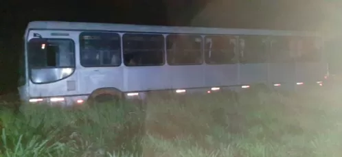 Motociclista morre após bater na traseira de ônibus