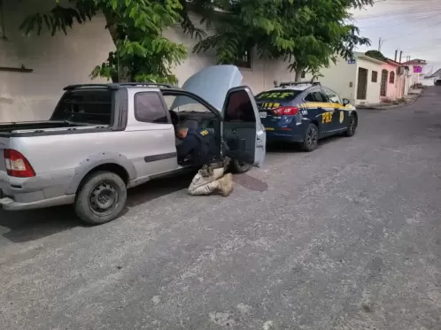 PRF descobre erro em placa e recupera caminhonete roubada em Jupi