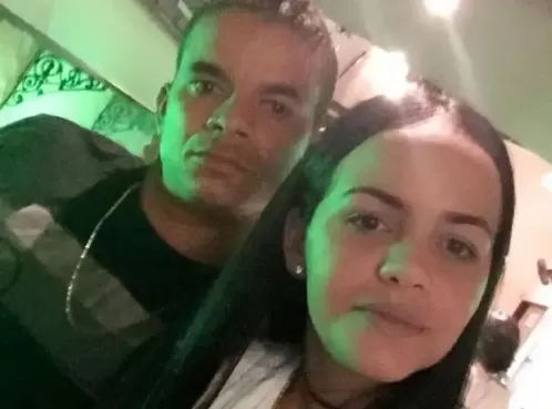 Professora é assassinada com facadas no pescoço