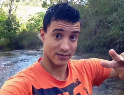 Rapaz assassinado a tiros dentro de banheiro público, no centro de Maraial (PE)