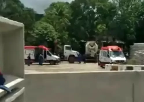 Dois trabalhadores morrem após queda de poste em fábrica