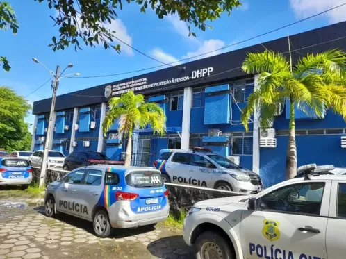 Mulher é encontrada morta ao lado do marido em Olinda; polícia investiga feminicídio
