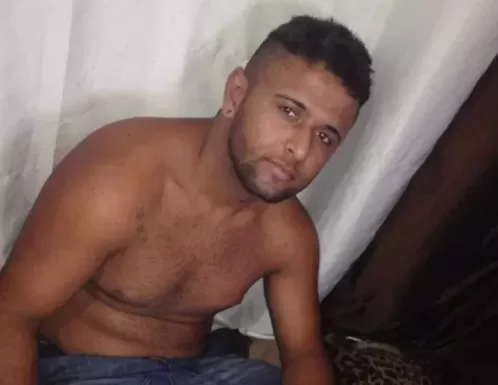 Homem é morto com mais de 10 tiros na frente da mãe em Panelas