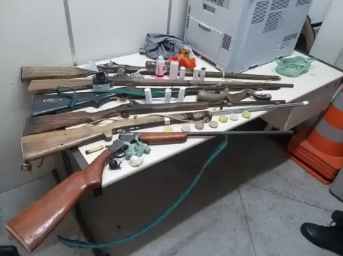 PM prende homem com armas de fogo e entorpecentes em Parnamirim - PE