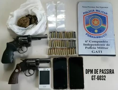PM prende três suspeitos de tráfico de drogas e com armas de fogo