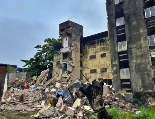 Após 35 horas, Corpo de Bombeiros encerram operação em prédio do bairro do Janga