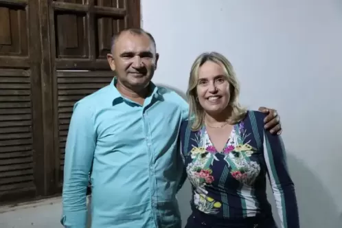 Alessandra Vieira marca presença em inauguração de nova escola na cidade de Quixaba