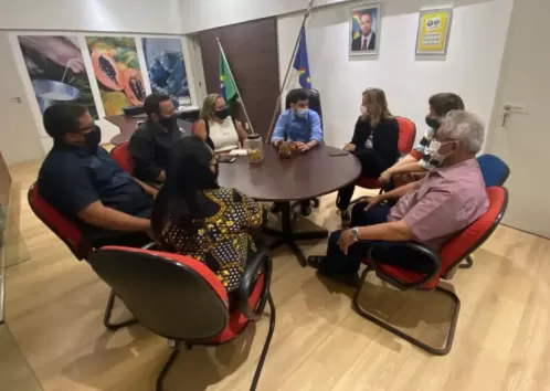 Deputada Alessandra Vieira visita secretarias estaduais com prefeitos de Quixaba e Catende