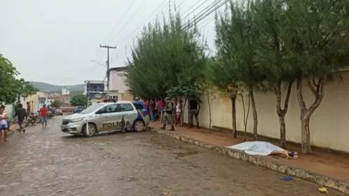Rapaz executado a tiros após deixar filho em creche