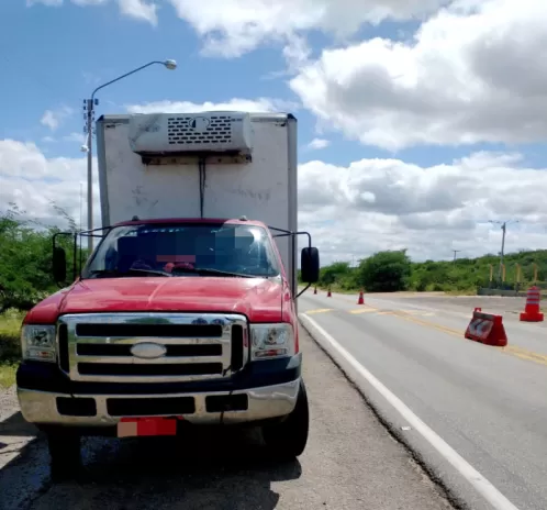 Carga de 800 kg de pescado sem nota fiscal é retida em Santa Maria da Boa Vista