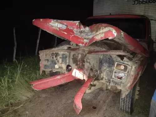 Duas pessoas morrem após colisão entre caminhão e moto na PE-126, em São Benedito do Sul