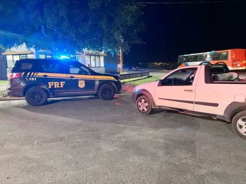 PRF detém dupla com arma e caminhonete roubada logo após assalto em São Caitano