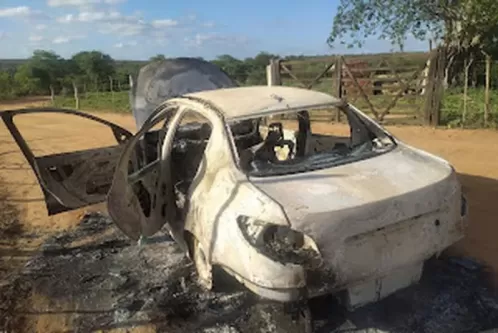 Carro queimado é localizado pela polícia em São José do Belmonte