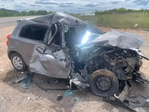 Acidente grave é registrado na BR-232; passageira morreu após ser socorrida