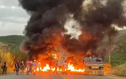 A semana começa com protesto na rodovia PE-060