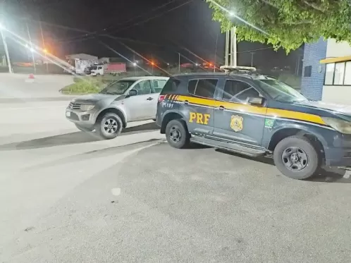 Após fuga e colisão em veículos, caminhonete roubada é recuperada pela PRF em Tacaimbó