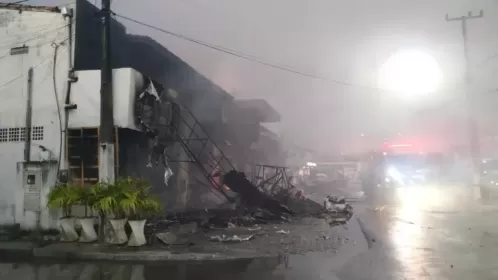 Mercado de Tamandaré é destruído após incêndio