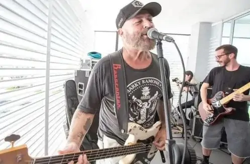 Baixista do Ultraje a Rigor é transferido para hospital de São Paulo