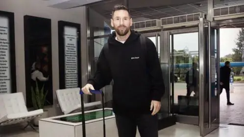 Messi chega a Buenos Aires para servir à seleção argentina nas Eliminatórias