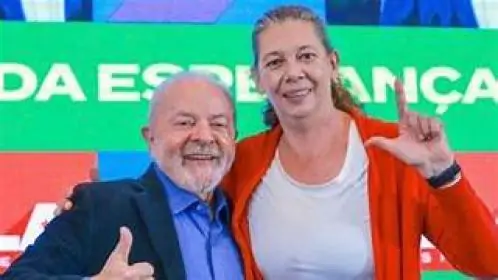 A Ministra Ana Moser é avisada sobre troca, mas Lula ainda não bateu o martelo
