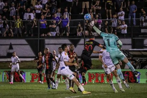 Diego Souza sai do banco e marca gol da vitória e bota o Sport na liderança da SÉRIE B
