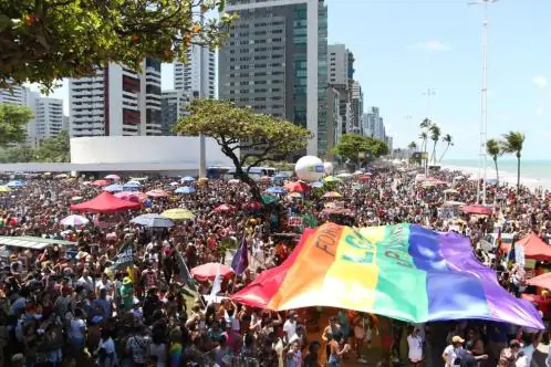 Parada da Diversidade de Pernambuco acontece no Recife, neste domingo (17)