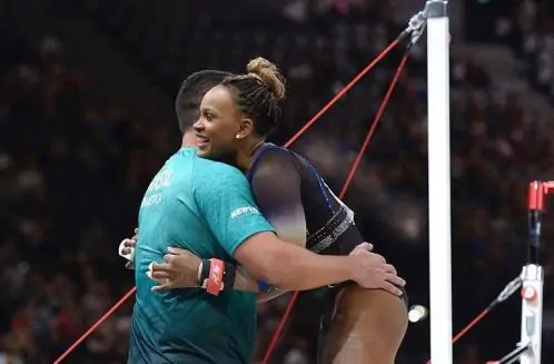 Rebeca Andrade leva prata nas barras assimétricas na Copa do Mundo