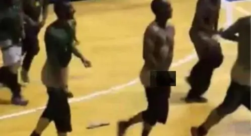 Alunos de medicina são flagrados "simulando" masturbação coletiva em evento esportivo