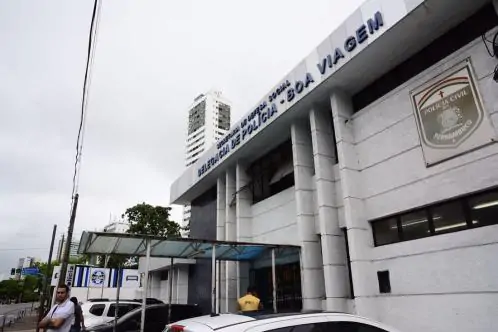 Segurança é preso após acusar cliente negro de roubar meias de loja em shopping no Recife