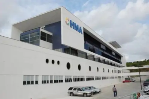 Com sinais de tortura, bebê de três meses morre em hospital; pais, de 17 e 19 anos, são detidos