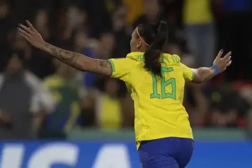 Fifa divulga indicados ao Prêmio Puskás com gol de Bia Zaneratto na Copa e bicicleta na Série B