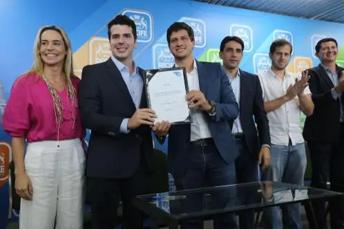 João Campos empossa Antônio Coelho na Secretaria do Turismo