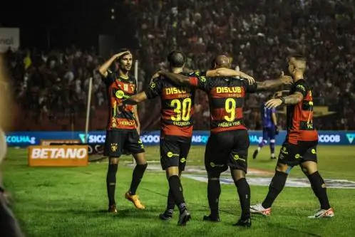 Com recorde de público na Ilha, Sport goleia Londrina e segue na briga pelo título da Série B