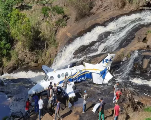 Polícia responsabiliza pilotos por queda de avião que matou Marília Mendonça