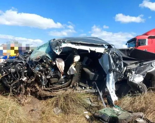 Motorista de Hilux morre após colidir com carreta carregada de cenouras no Agreste de PE
