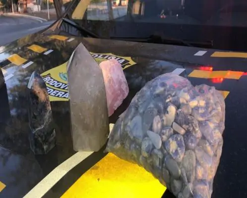 Veículo transportando 358 kg de minérios é apreendido pela PRF em Custódia, no Sertão