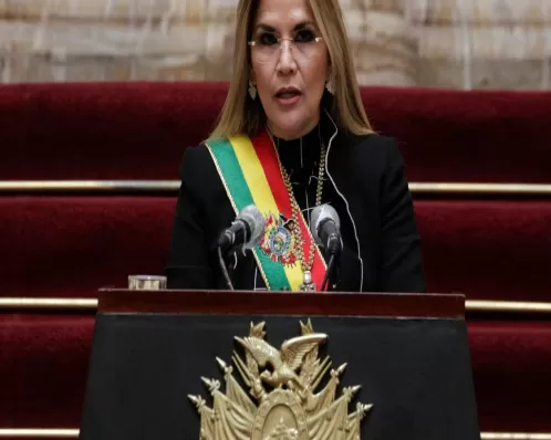 Autoridades bolivianas pedem 30 anos de prisão para ex-presidente Jeanine Añez