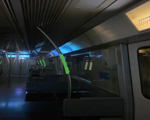 Jovem dorme no metrô, fica preso e viraliza nas redes: “Ninguém me acordou”