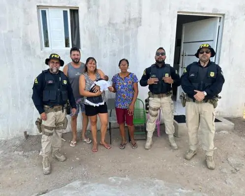 Recém-nascido de apenas 10 dias é salvo pela PRF após se engasgar