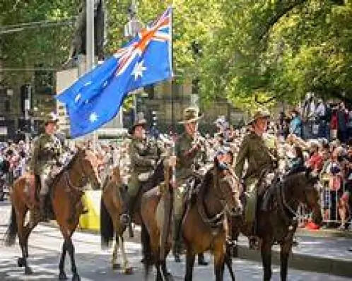 Homem é preso por assassinato após esconder ossos humanos em tronco de árvore na Austrália