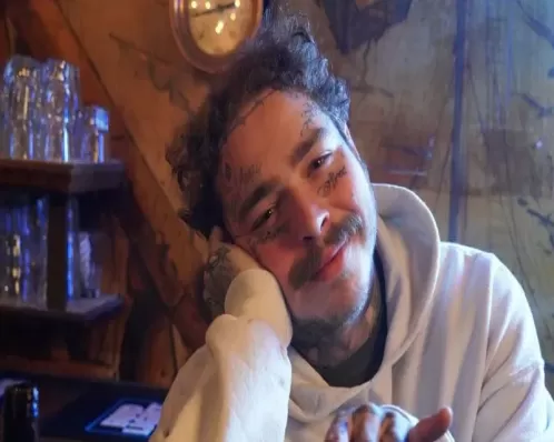 Post Malone presenteia garçonete que o atendeu com R$ 14 mil de gorjeta